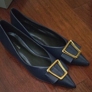 Chic Navy Flats with Gold Accent